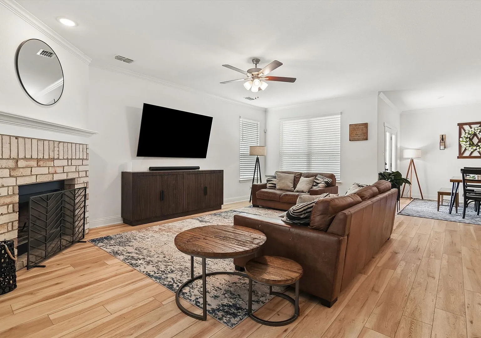 Incredible 4-Bedroom, 3.5 Bath Home — Photo 4