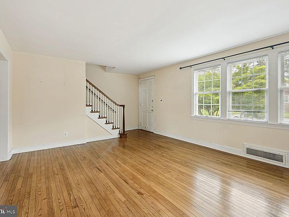 4th image of 2124 N Troy St