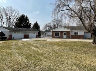 701 Artdale Dr, White Lake, MI
