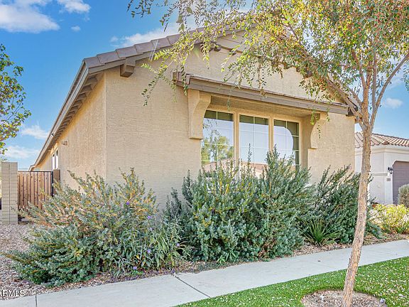3rd image of 2843 E Sunland Ave