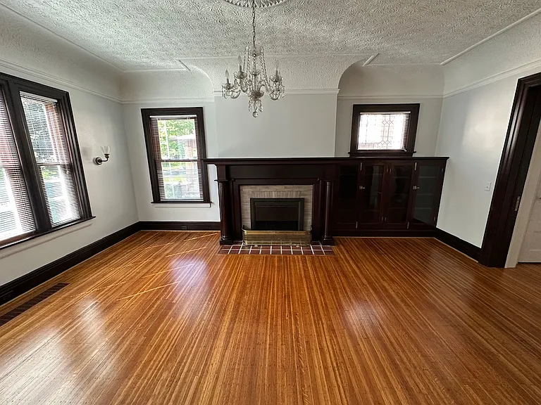 15 Vick Park #A — Photo 3