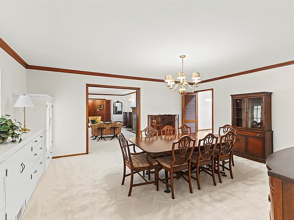 4th image of 121 W 17th St