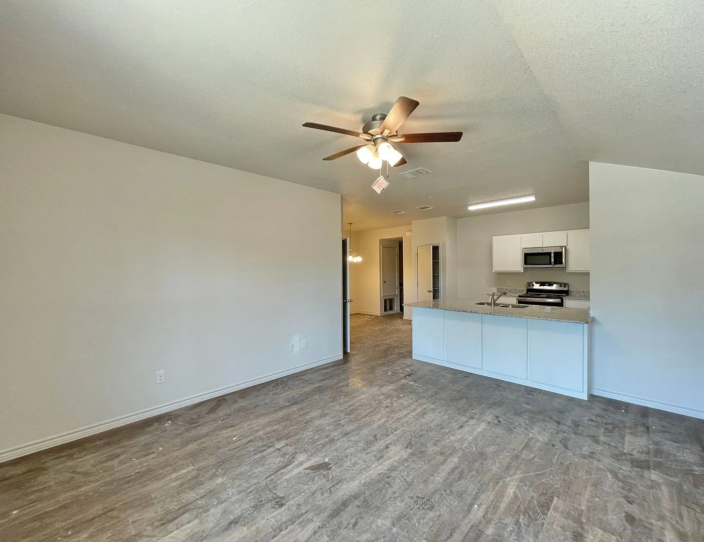 1704 Clovis — Photo 2