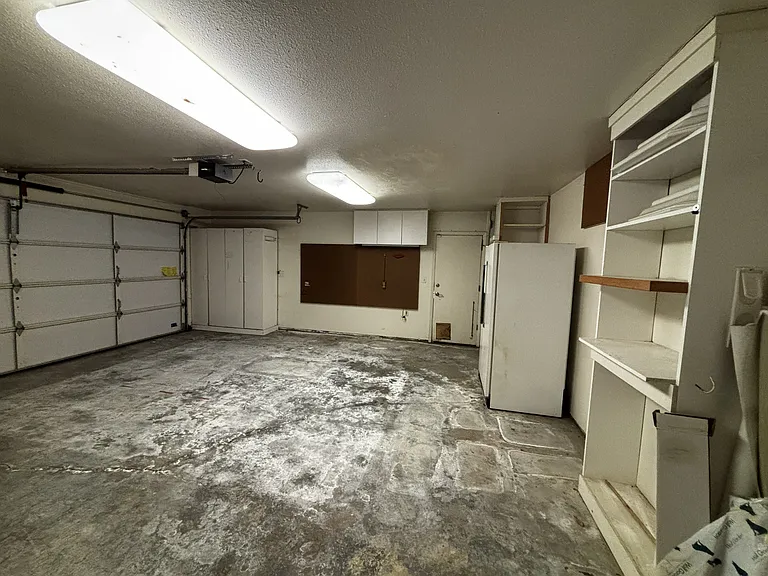 961 E Richmond Ave — Photo 40