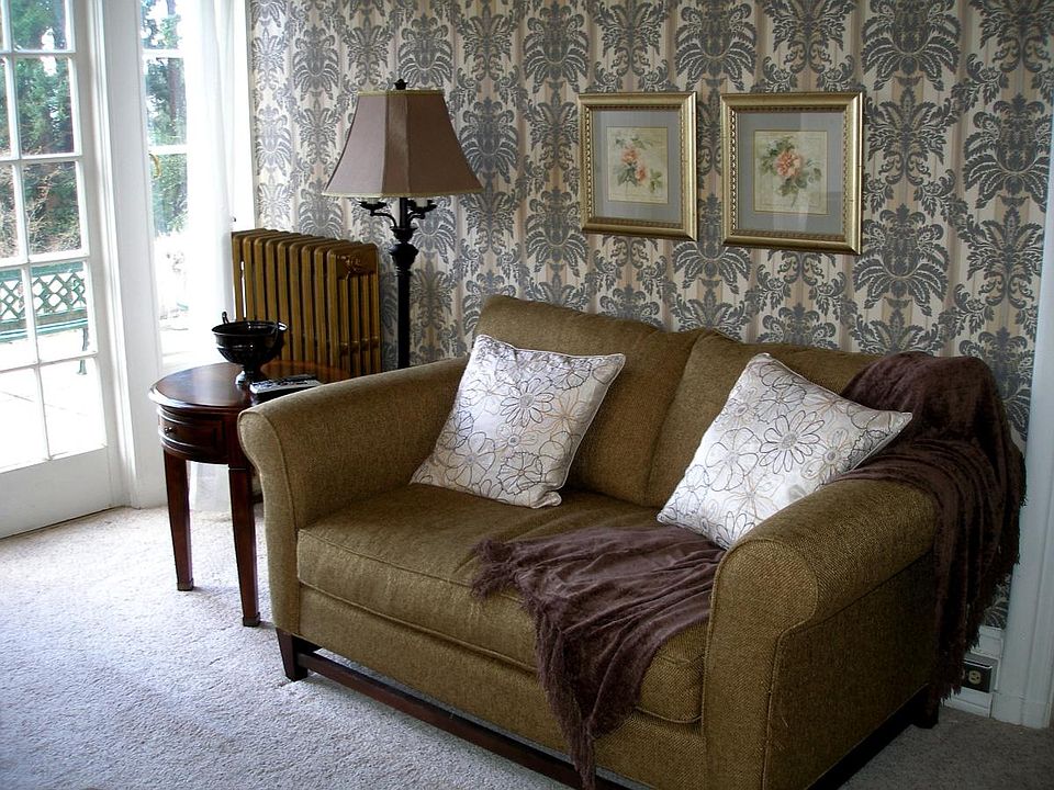 2nd image of 405 Fieldston Rd APT 301