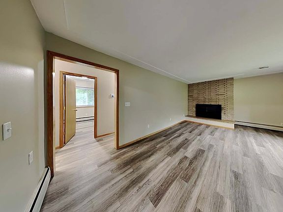 2nd image of 3820 Zinnia Ln N