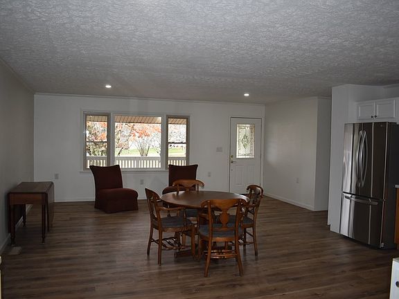 3rd image of 484 Meadows Rd