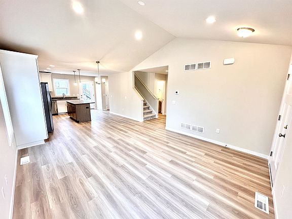 5th image of 317 Orchid Ave