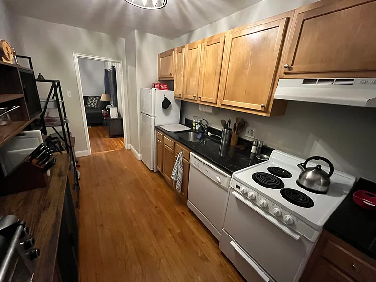 61 Selkirk Rd #4 — Photo 10