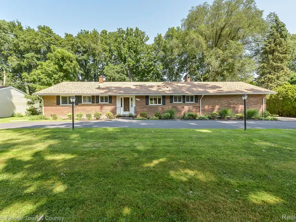 26298 La Muera St, Farmington Hills, MI 48334