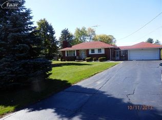 1435 Lyle St, Burton, MI