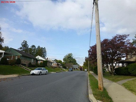 4th image of 1110 Menlo Ave