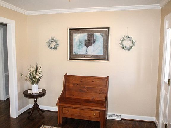 2nd image of 407 Meadowridge Dr
