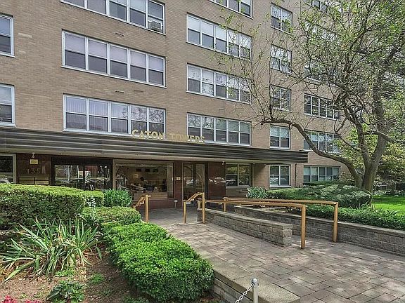 2nd image of 135 Ocean Pkwy APT 4U