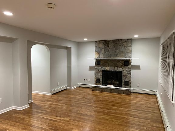 5th image of 628 Willow St