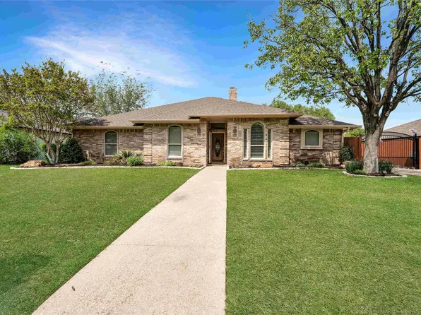 153 Creek Courts Dr, Trophy Club, TX 76262