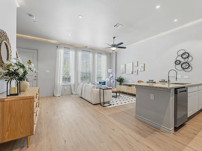 Frontera Shores Townhomes — Photo 6