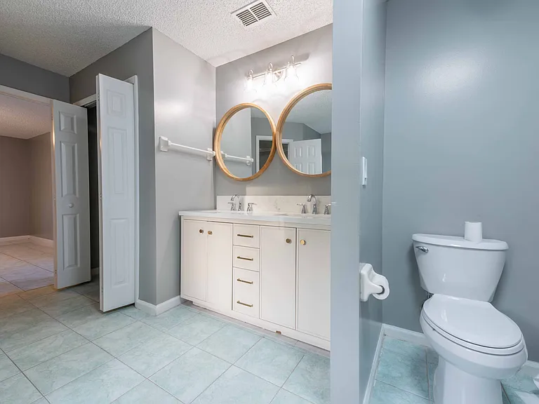 479 Charles Pinckney St — Photo 17
