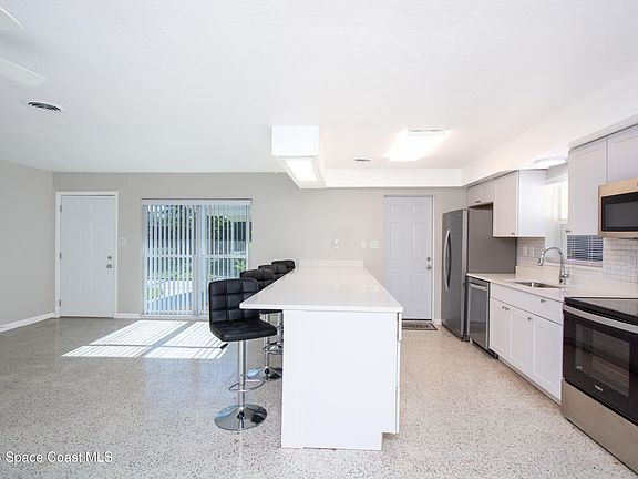 5th image of 64 Knollwood Dr