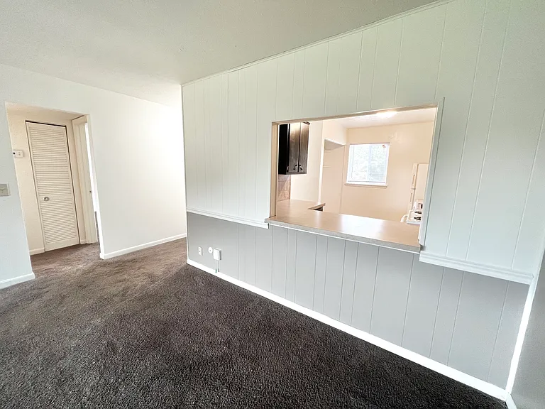 Mayfair Apartments — Photo 124
