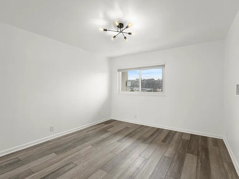 The Edgeworth Apartments — Photo 14
