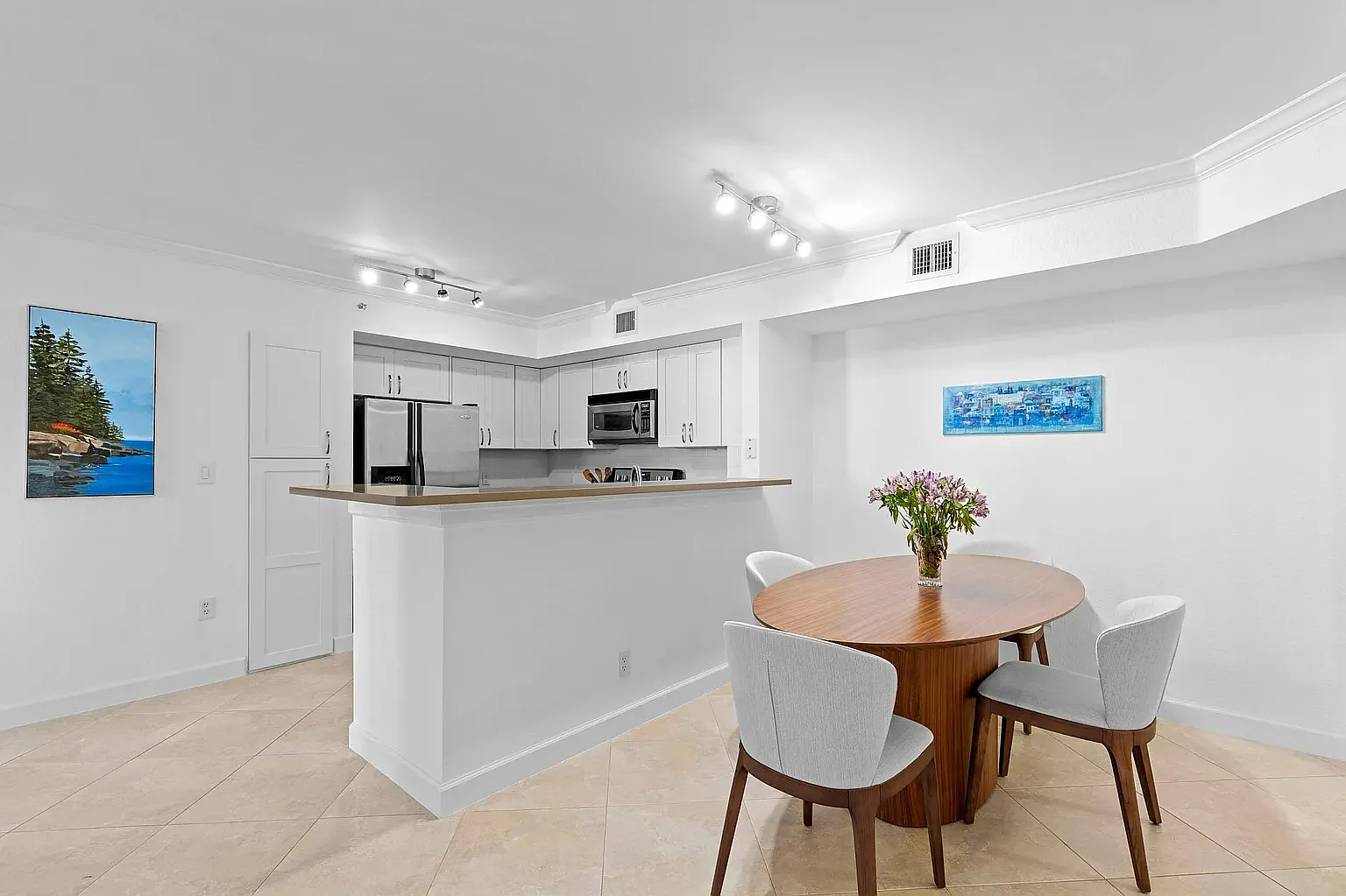 2 bed, 1071 sqft, $3,250 — Photo 3