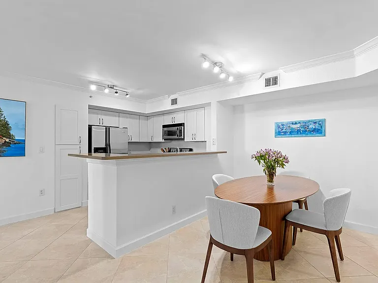 1801 N Flagler Dr #303 — Photo 3