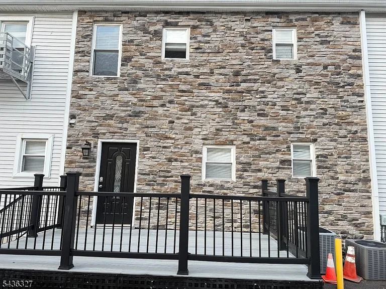 50 Stuyvesant Ave — Photo 3
