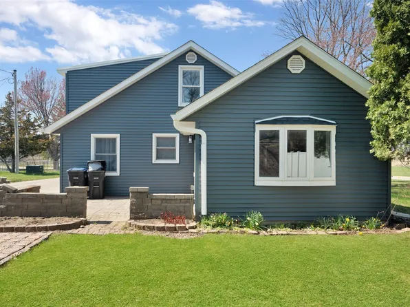965 2nd St, Marion, IA 52302