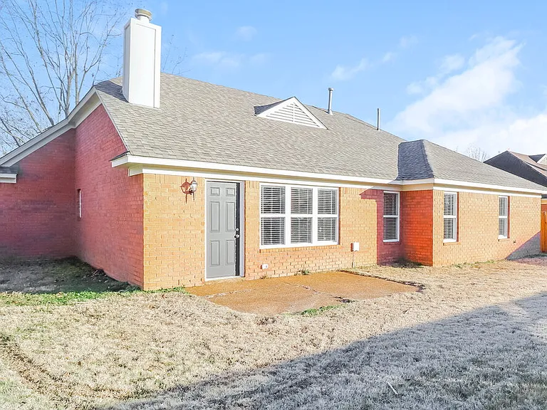 1655 Torrington Dr — Photo 19