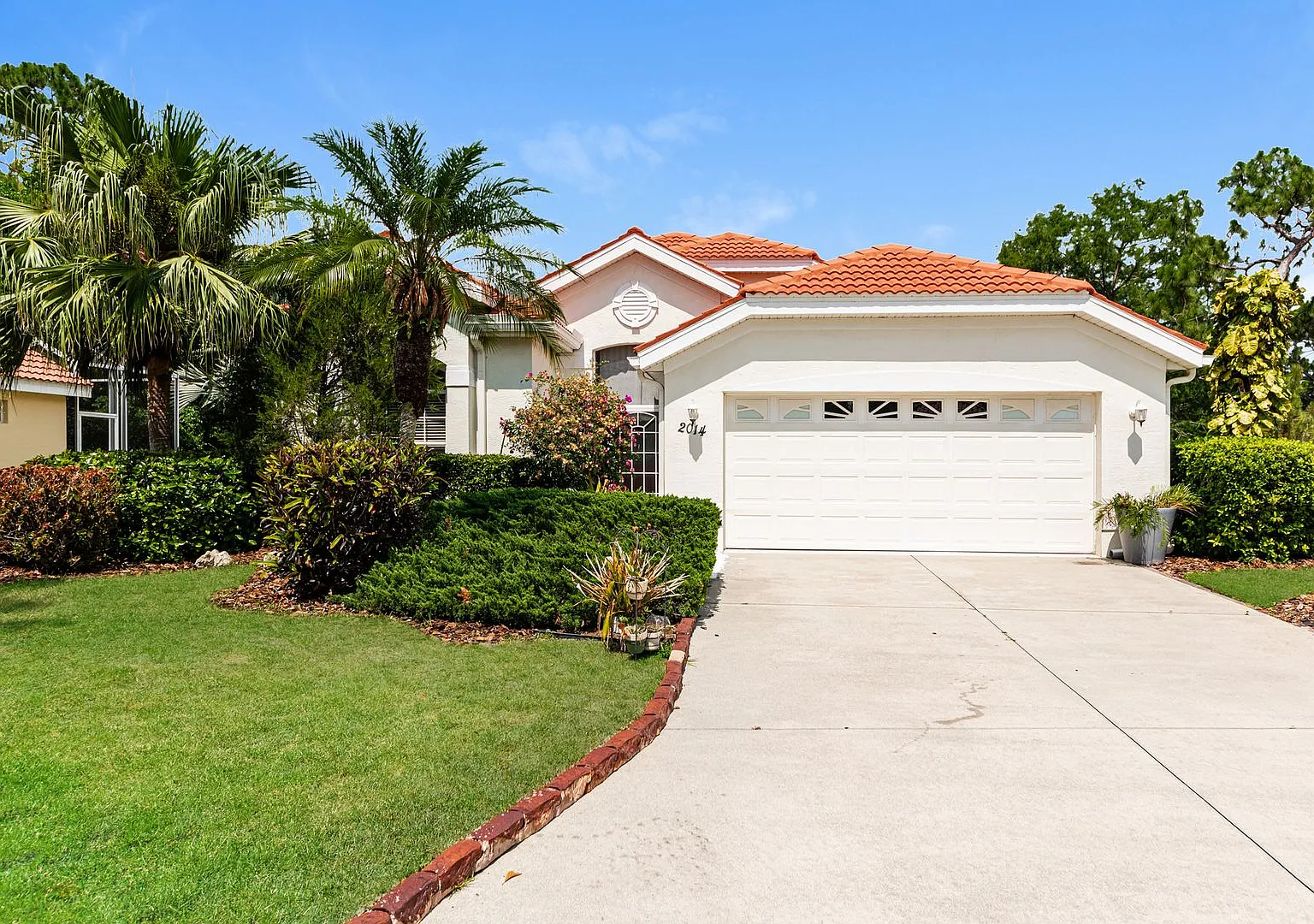 3 Bed 2 Bath House with Water Views In The Fruitville Neighborhood In North Sarasota — Photo 1