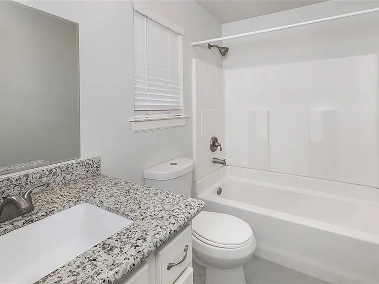 638 Luke St #B — Photo 8