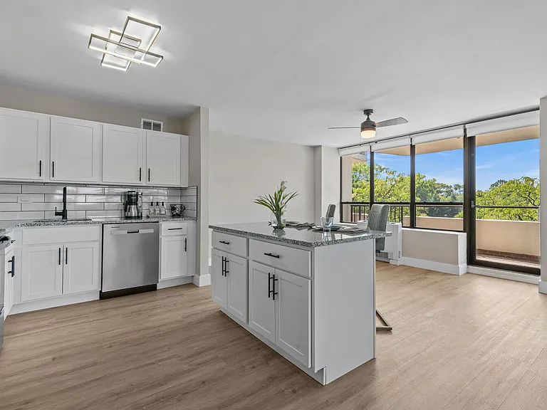 North Park Towers — Photo 12