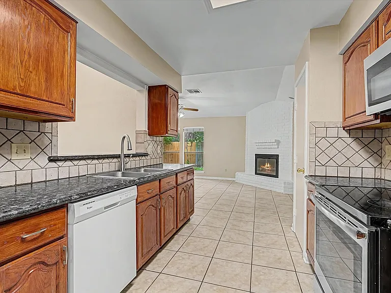 7315 Foxside Ln — Photo 12