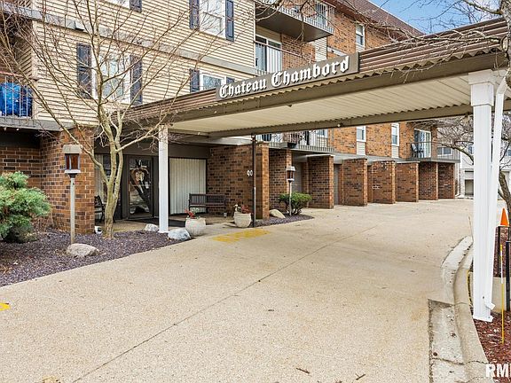 4th image of 906 W Loire Ct APT 4A