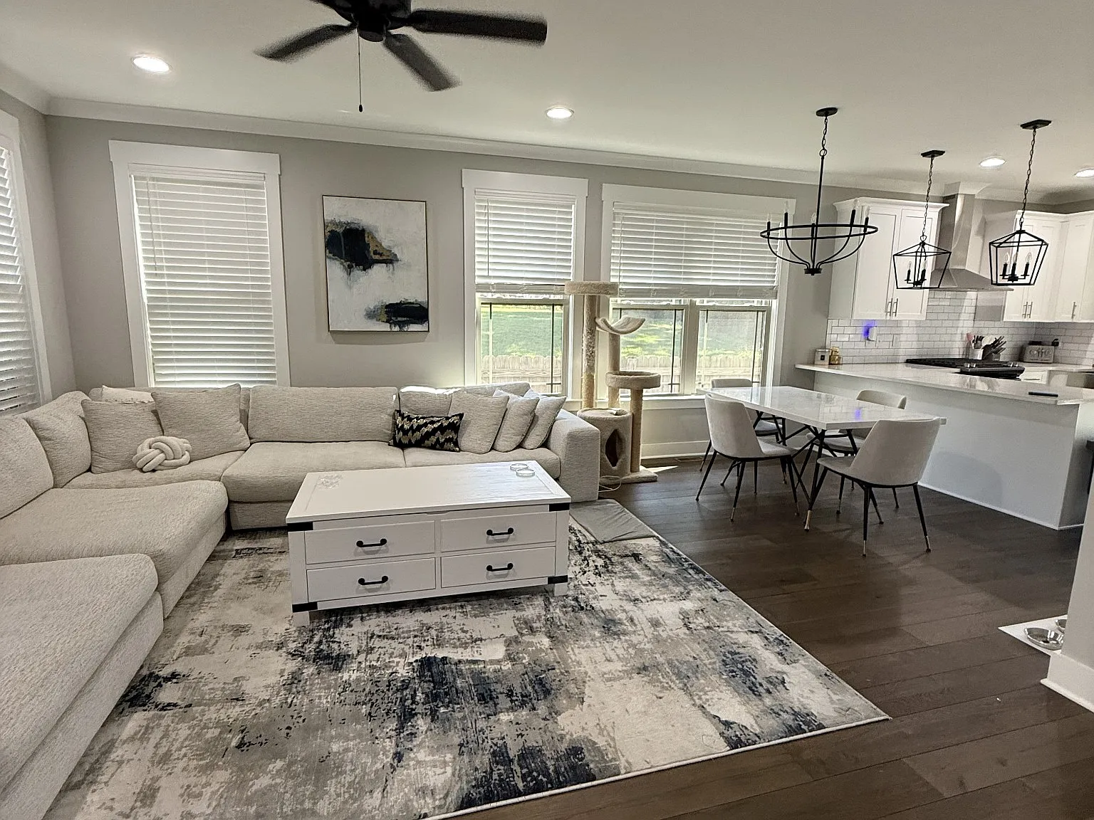 4 bed, 3.0 bath, 1726 sqft, $3,200 — Photo 2