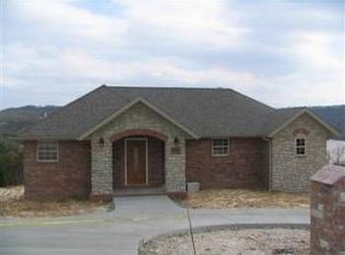 563 Hillcrest Dr, Ridgedale, MO 65739