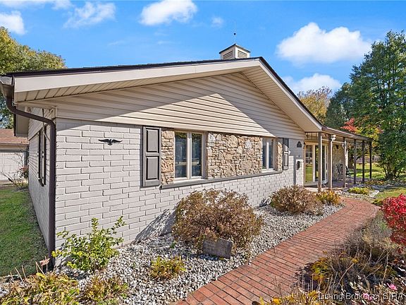 3rd image of 406 Sunnyside Drive