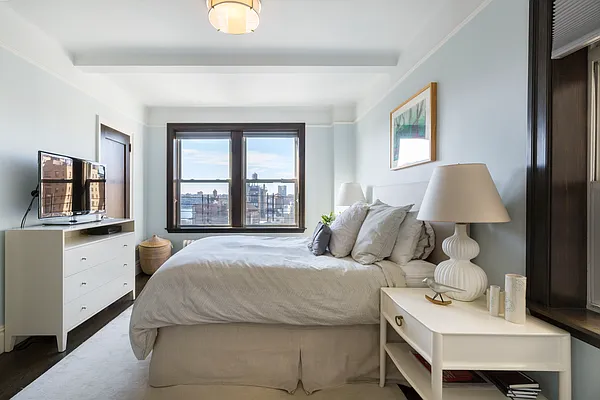 Sold by Compass | media 6