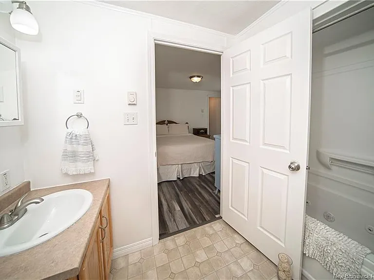16 Burton St — Photo 13