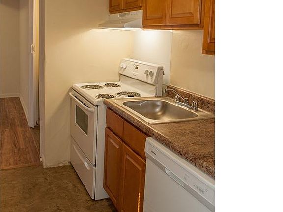 3rd image of 1202 Westlawn Ct