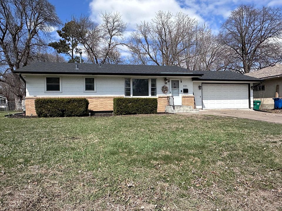 1st image of 621 Bennett Dr NE