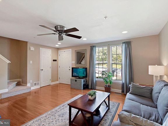 5th image of 8925 Pembrook Woods