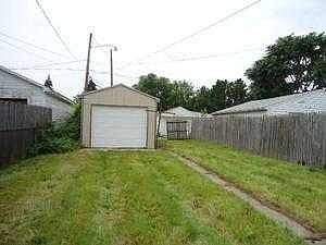 Detached garage