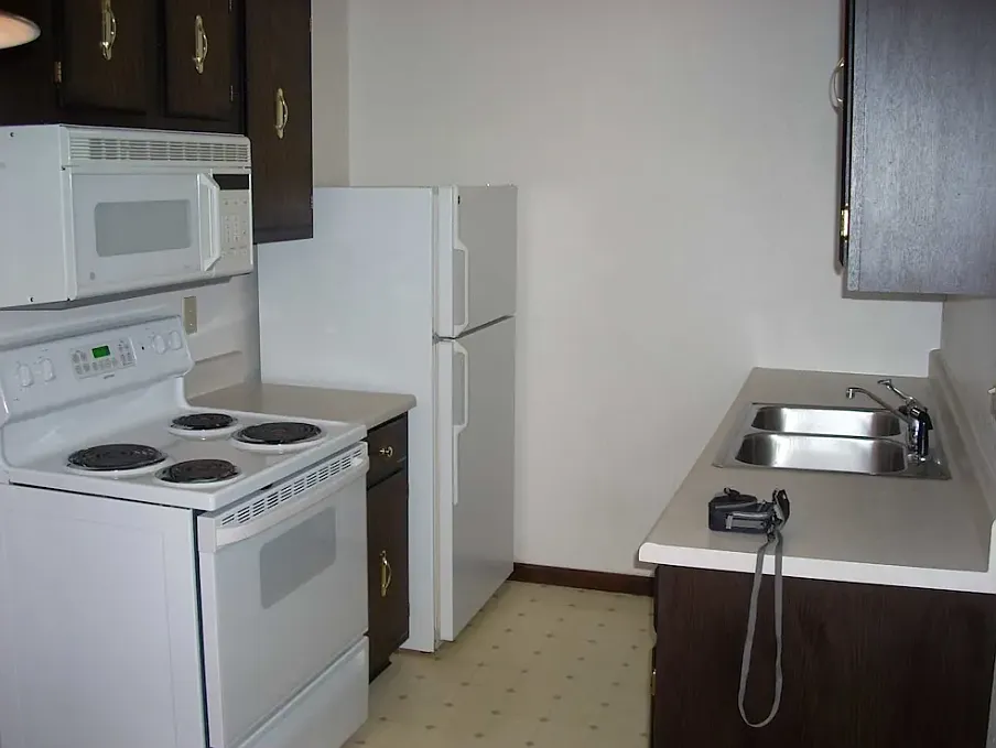 Oakwood Apartments — Photo 2
