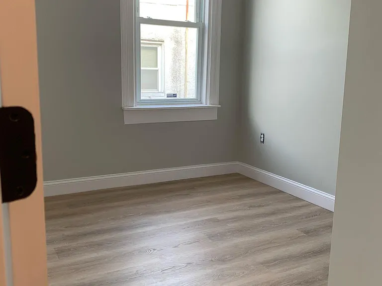 727 E 41st St — Photo 11
