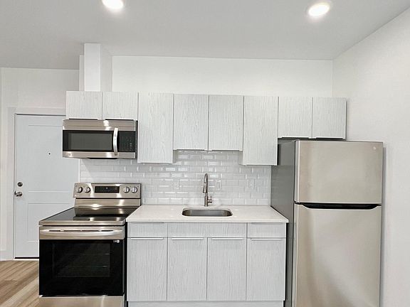 3rd image of 4148 Parkside Ave #201