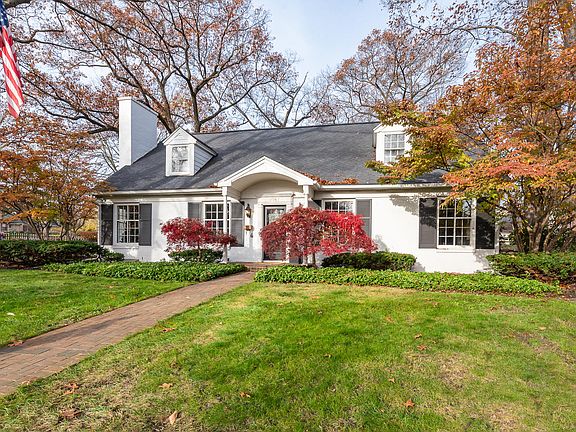 3rd image of 1047 Gladstone Dr SE