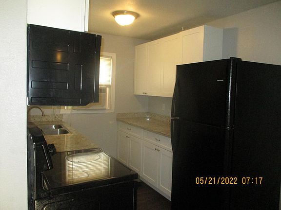5th image of 619 13th St APT 3