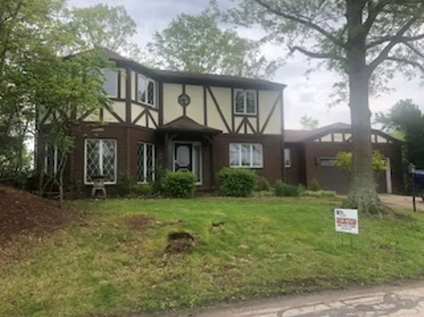 1232 Ellen Dr, South Charleston, WV 25303